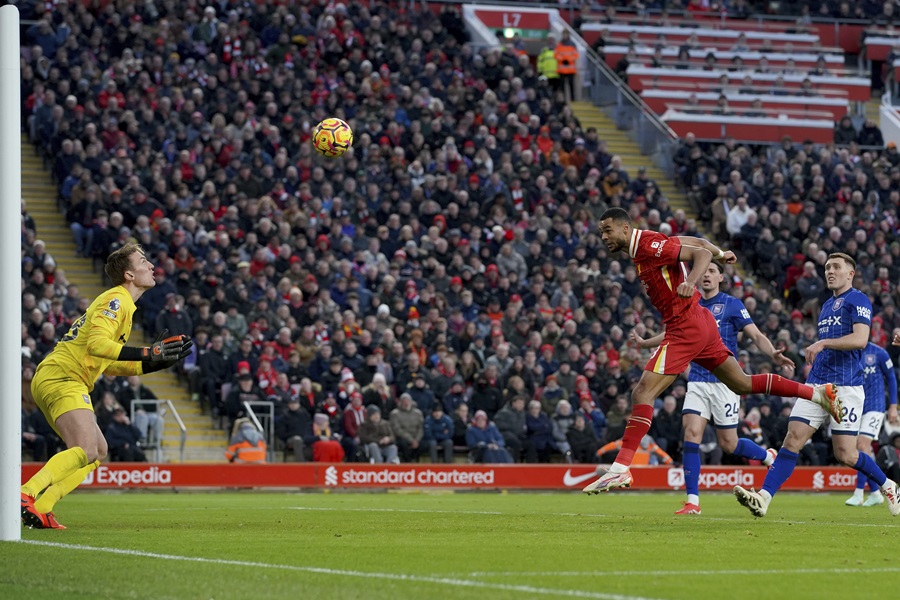 TITULA SVE BLIŽA Liverpul ubedljiv protiv Ipsviča, debakl Milenkovićevog Notingema (VIDEO)