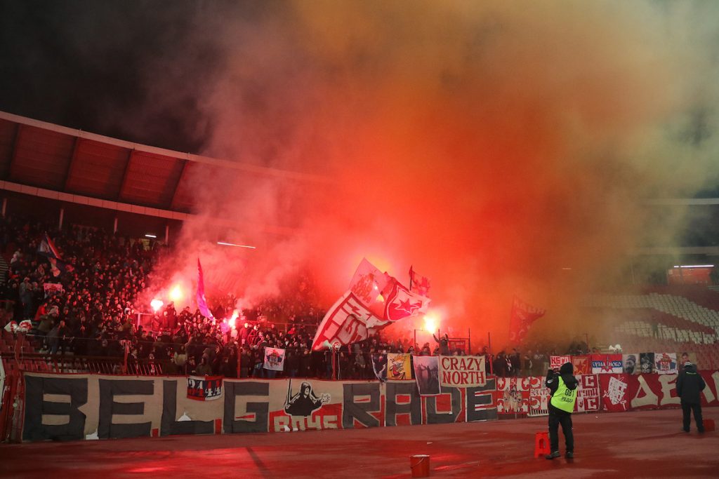 NEZABELEŽENO Navijači Crvene zvezde, pred derbi, palili sveće ispred murala poginulog „grobara“