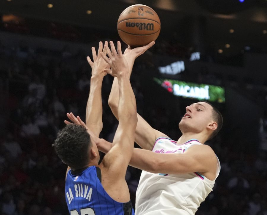 TIHI HEROJ MAJAMIJA Jović spasao ekipu u derbiju Floride, pogodio sve važne šuteve i doneo produžetak (VIDEO)