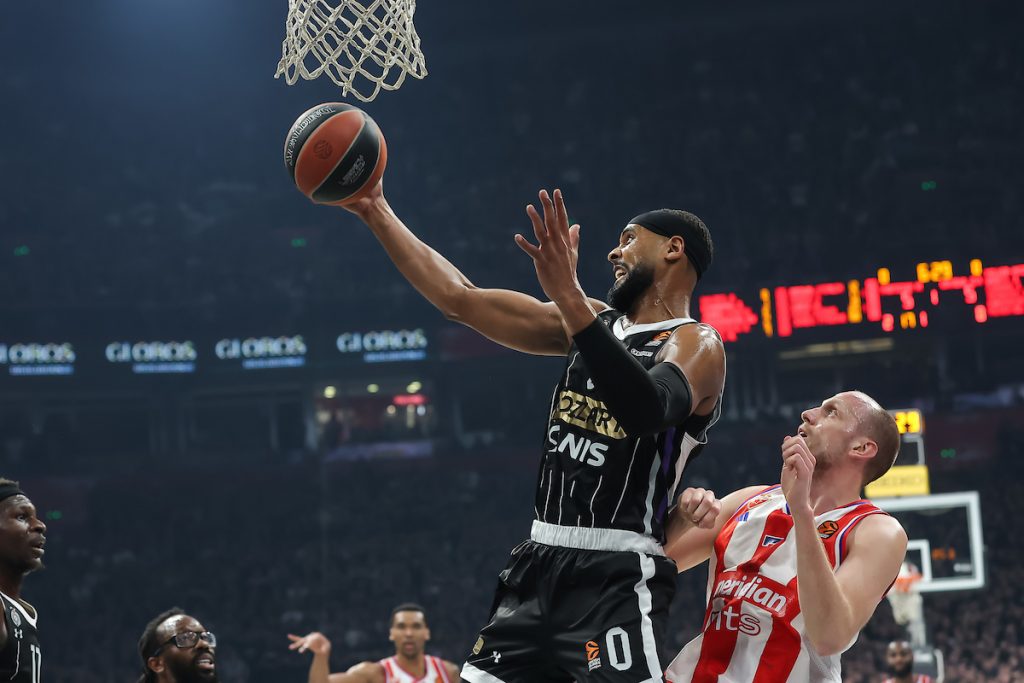 POLUVREME DERBIJA Zvezda ima „+5“ na pauzi, Partizan ispašta zbog nervoze (VIDEO)