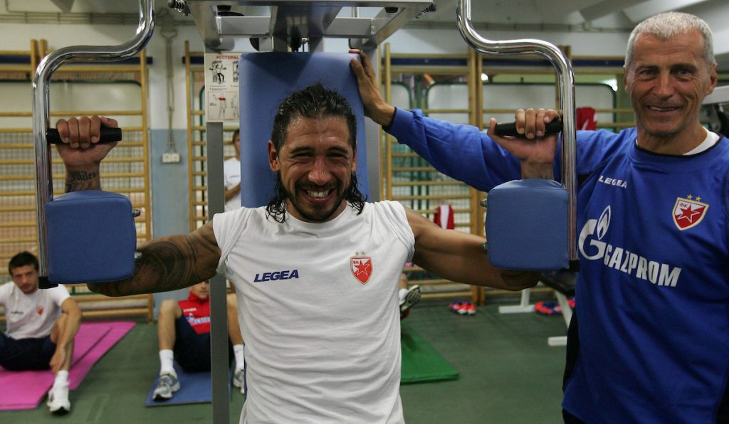 NOVA TUGA NA „MARAKANI“ Preminuo legendarni Bata! Ostao nepokretan zbog metka koji je dobio u kičmu, ali je kasnije ustao na noge i pomogao je mnogim fudbalerima Zvezde! (FOTO)