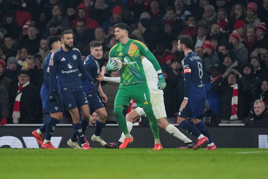 DRAMA U LONDONU „Crveni đavoli“ izbacili Arsenal… Turčin junak Junajteda! (VIDEO)