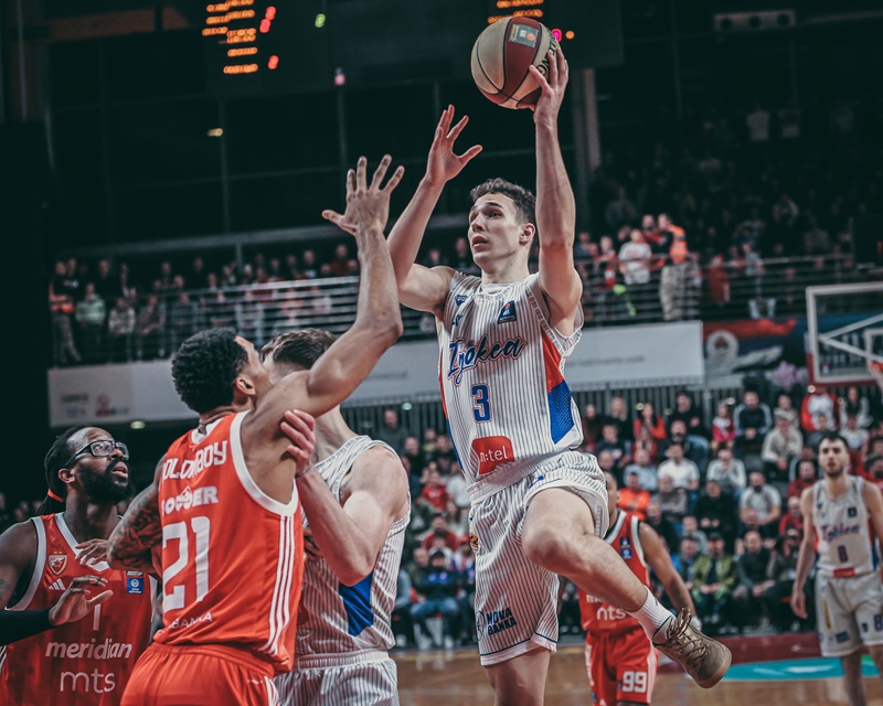 POLUVREME Zvezda zaostaje šest poena u Laktašima, a imala je i -16