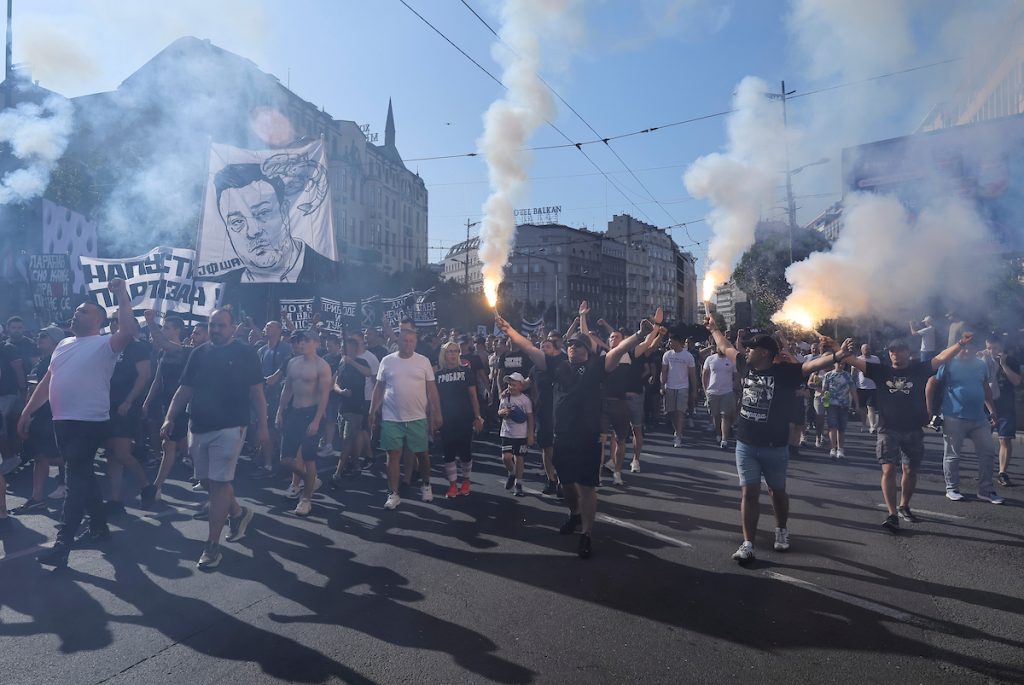 PRVI SNIMCI IZ „GRADA UNIVERZITETA“ Trgom u Bolonji odjekuje „Ogrejaće, obasjaće“ (VIDEO)