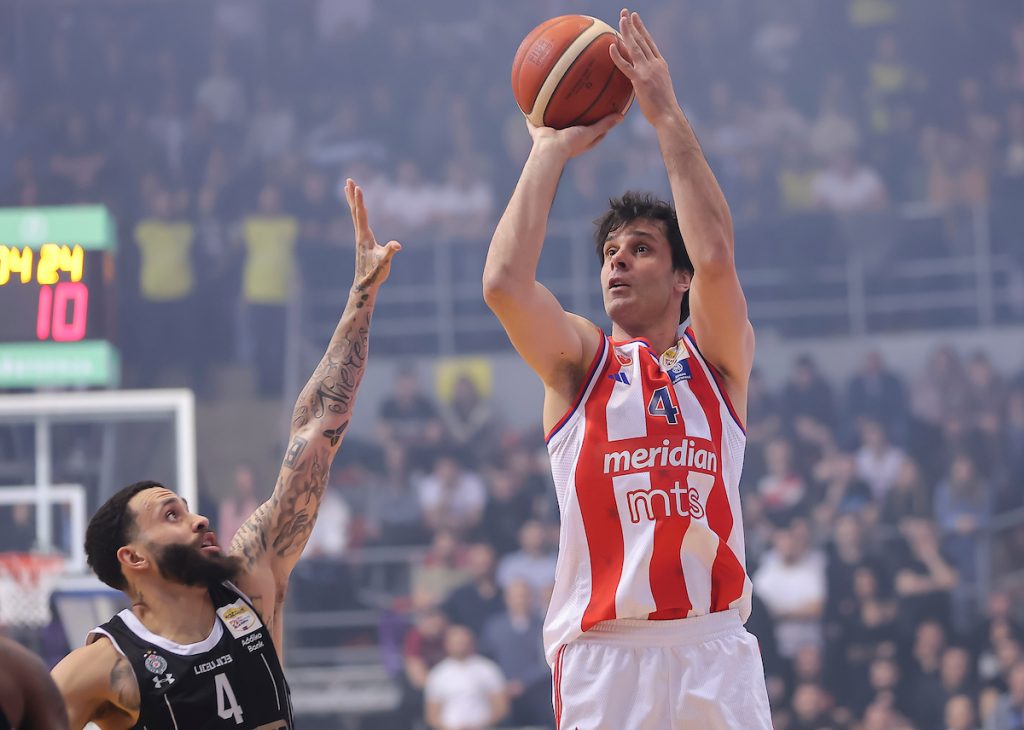 Kakav snimak! Legende ispratile Tea u penziju! Tu su Nole, Jokić, Vučević, Bogdan zapalio cigaru (VIDEO)