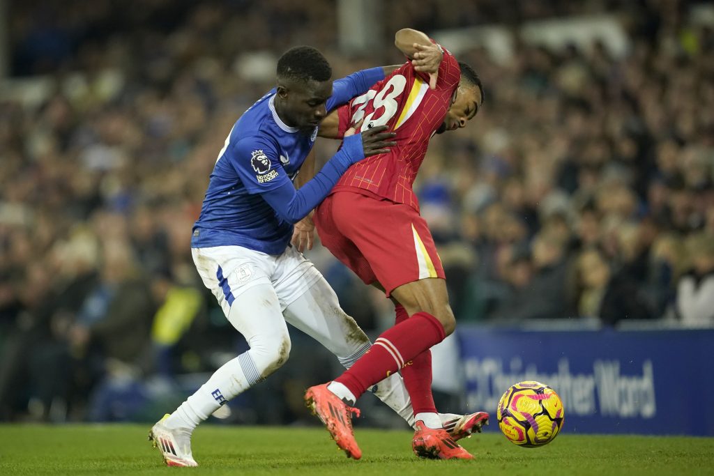 LUDNICA NA „GUDISONU“ Liverpul ispustio pobedu u 98. minutu! Opšta tuča po završetku utakmice… (VIDEO)