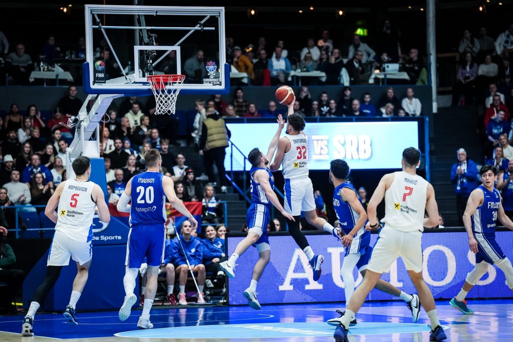 POLUVREME U FINSKOJ Petrušev i Avramović usamljeni, odbrana šuplja kao sir… Srbija u minusu posle 20 minuta košarke