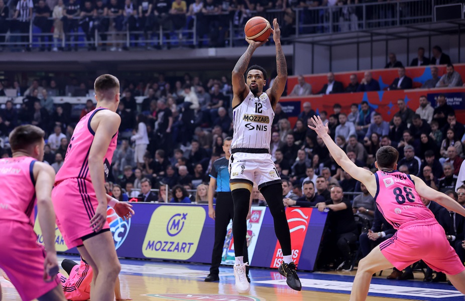 POLUVREME Nazire se i drugi finalista Kupa! Partizan ima lepu prednost protiv Mege