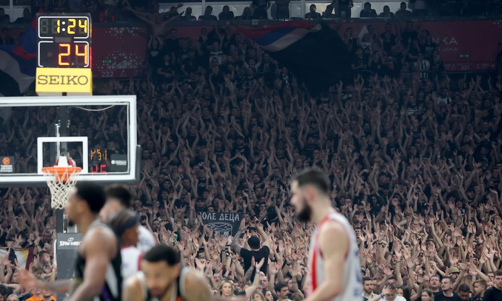 LEPA VEST ZA „DELIJE“ I „GROBARE“ PRED SPAVANJE Zvezdi i Partizanu „olakšana“ borba za Top 8 Evrolige! (FOTO)