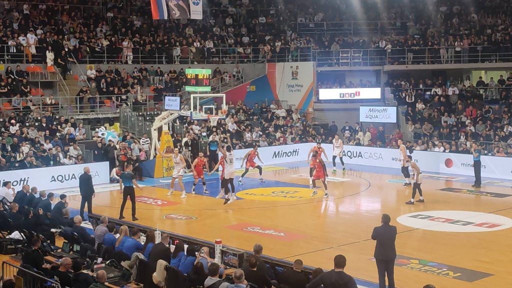 „GROBARI“ GA OBOŽAVAJU, A SADA ĆE JOŠ VIŠE Pogledajte patike Sterlinga Brauna na meču protiv Vojvodine! (VIDEO)