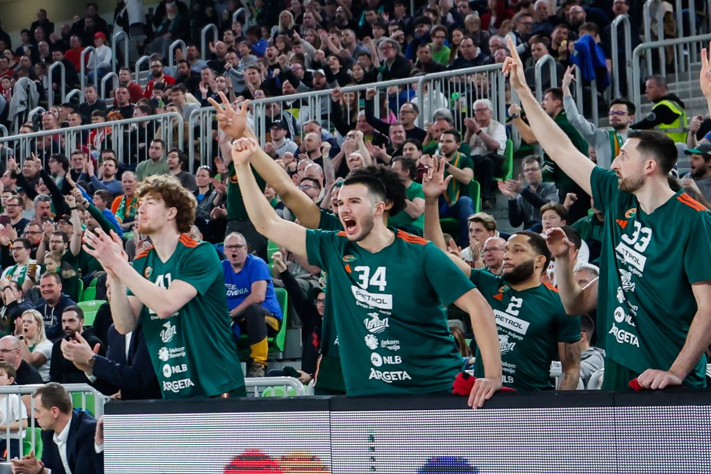 AU, ŠTA JE POGODIO Zvezda primila koš za preko pola terena! (VIDEO)