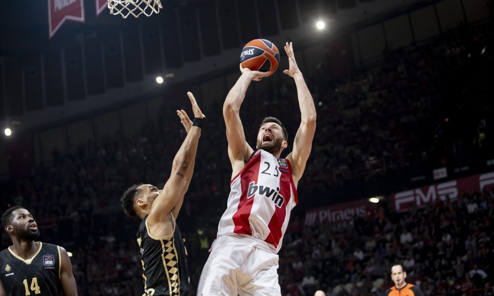 Alek Piters na utakmici protiv Monaka (Foto: Beta/AP)