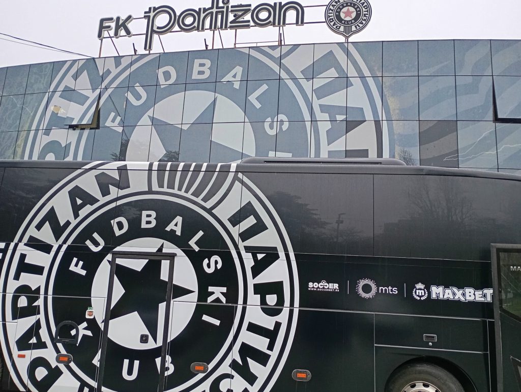 Sitnim koracima napred – Partizan rebrendirao klupski autobus