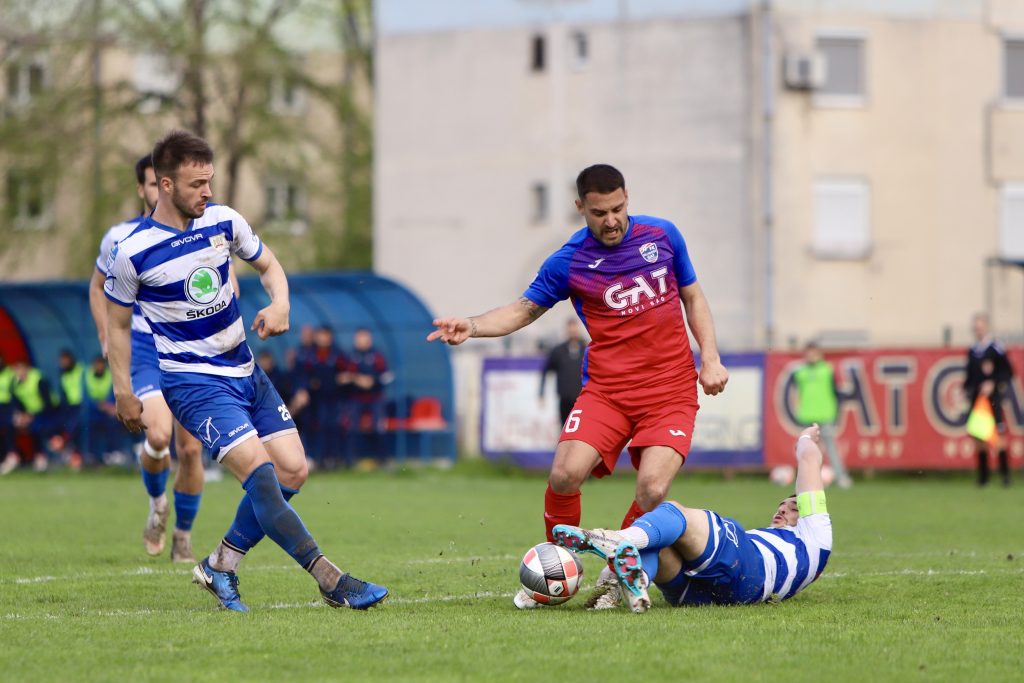 Dubočica i Sloven grabe ka opstanku, Borcu bod u Novom Sadu