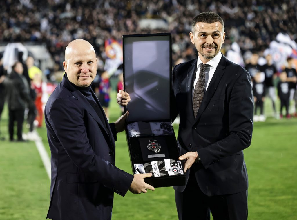 Grmi Humska kao nekada, spektakularan doček za Marka Nikolića i fudbalere CSKA (VIDEO)