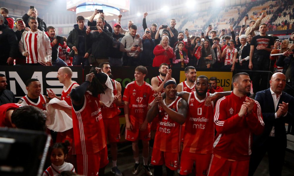 Košarkaši Crvene zvezde posle pobede nad Olimpijakosom (Foto: Starsport)