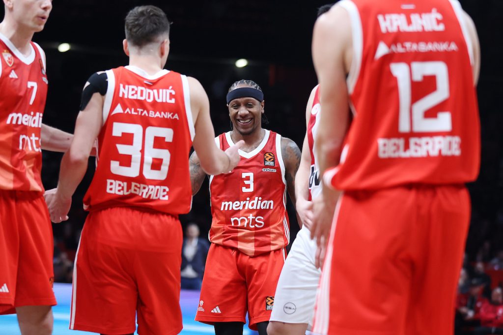 Kodi pokrenuo mašinu, a bekovi se raspucali! Dedi baš prija Olimpijakos