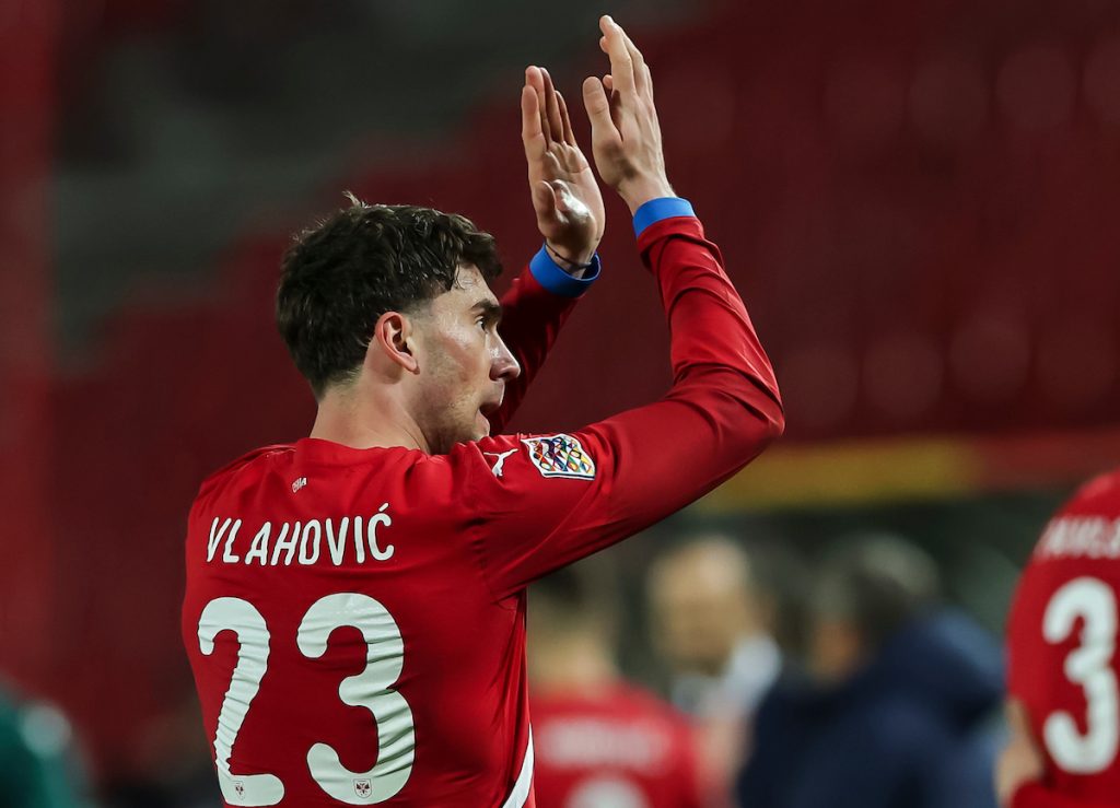 Kritičari se ne smiruju: Vlahović ne zna da primi loptu!