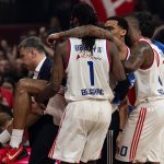 Saigrači iznose Džoela Bolomboja (Foto: Starsport)