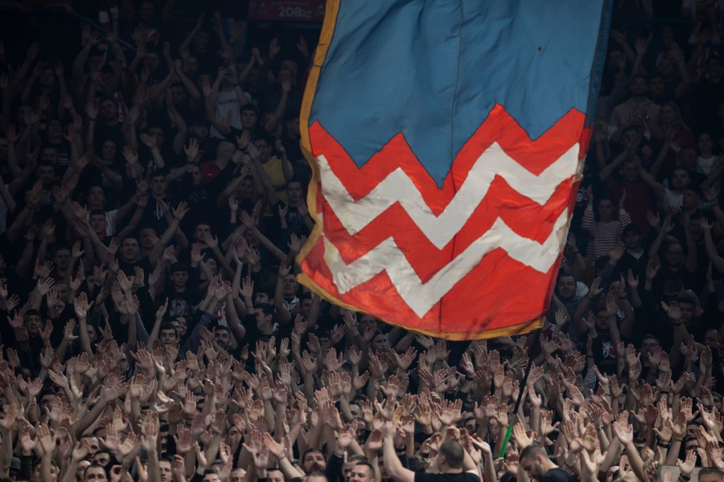 Skandal na Avali! „Delije“ pokvarile crno-beli spektakl! (FOTO)