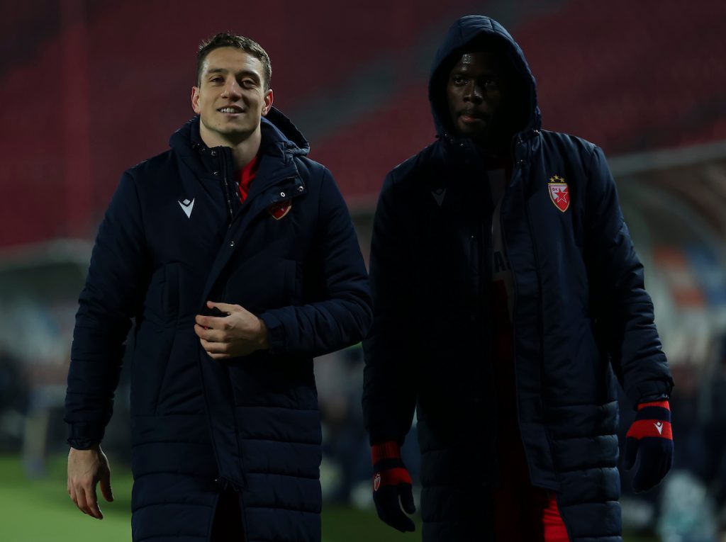 RASPUCANI I GLADNI GOLOVA Oni su zvezdinih 30, ali ovaj neverovatni tandem deluje nedostižno (VIDEO)