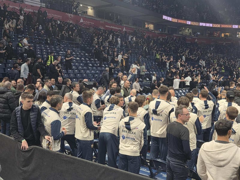 Pesma ne staje! „Grobari“ i Rusi i dalje pevaju košarkašima (VIDEO)