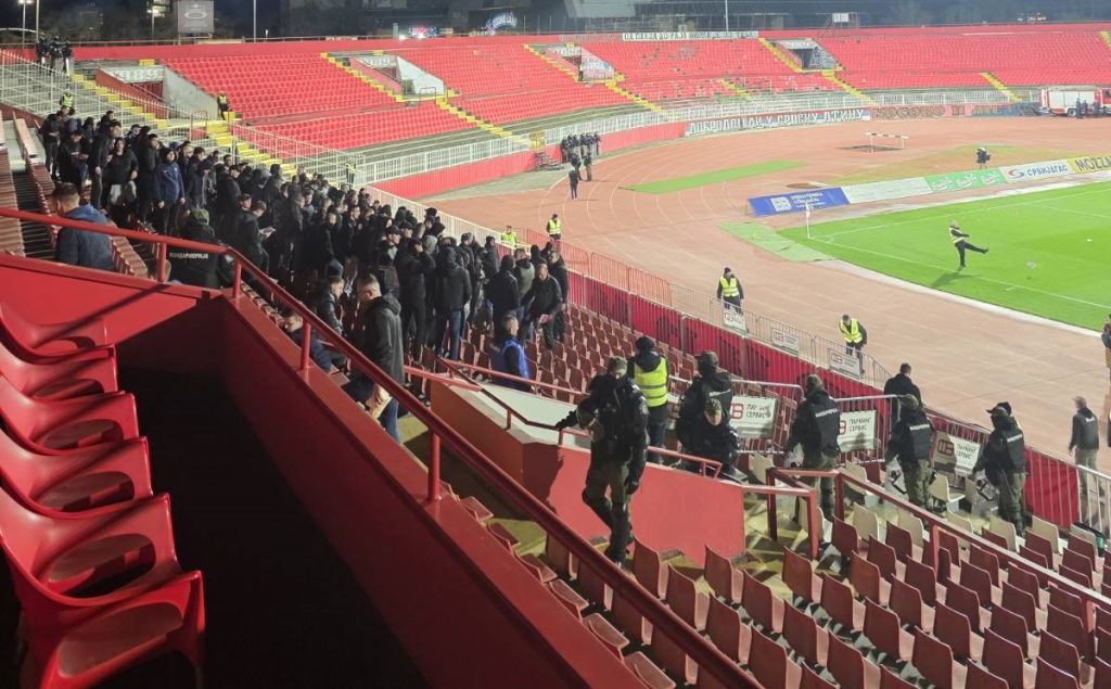 Nesvakidašnja scena na „Karađorđu“: „Firma“ na zapadu, Zvezdini navijači samo na jugu (VIDEO)