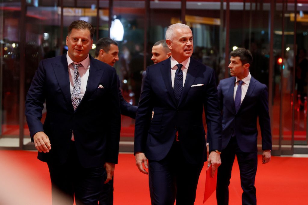 POSLE „MARAKANE“ JOŠ DOKAZ SVE BOLJIH ODNOSA VEČITIH Evo ko je ispred Partizana došao na proslavu 80. rođendana Crvene zvezde (FOTO)