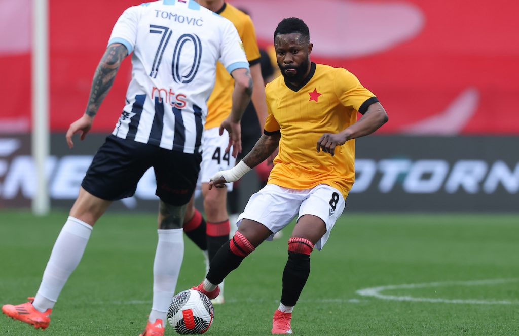 Kanga grabi ka SP: Zvezdin vezista asistirao Obamejangu (VIDEO)