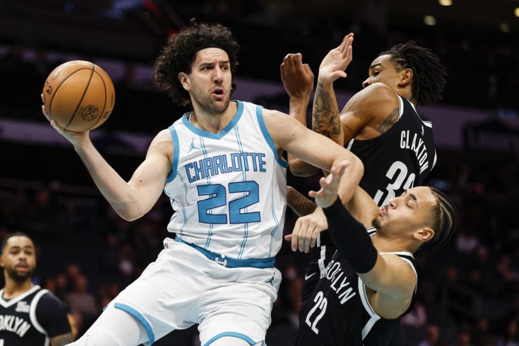 Stvara se moćan tim: Klub želi Micića, ali i Jabuselea, Monekea, Mirotića…