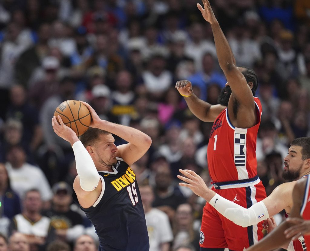 Jokić tragičar, Klipersi napravili brejk u Denveru (VIDEO)