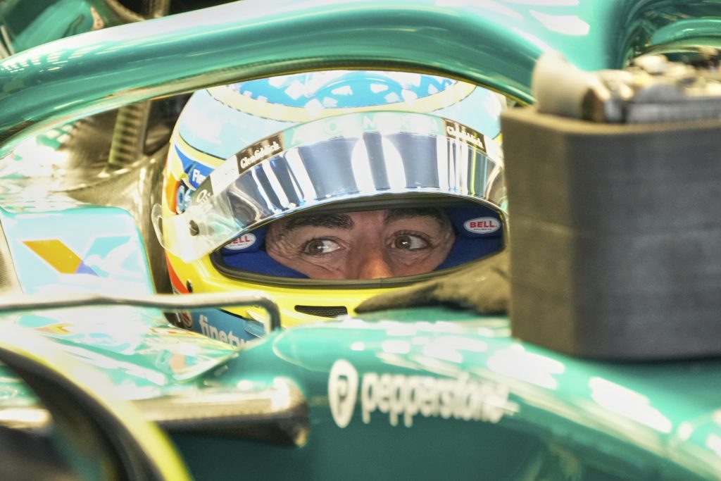 Umalo tragedija: Legendi Formule 1 volan ostao u ruci! (VIDEO)