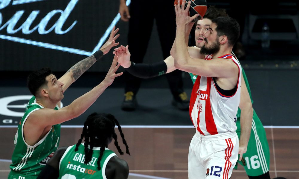 Nikola Kalinić na utakmici protiv Panatinaikosa (Foto: Starsport)
