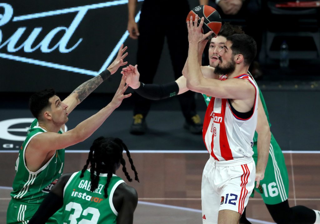 Poluvreme puno preokreta! Zvezda vodi protiv šampiona na pauzi