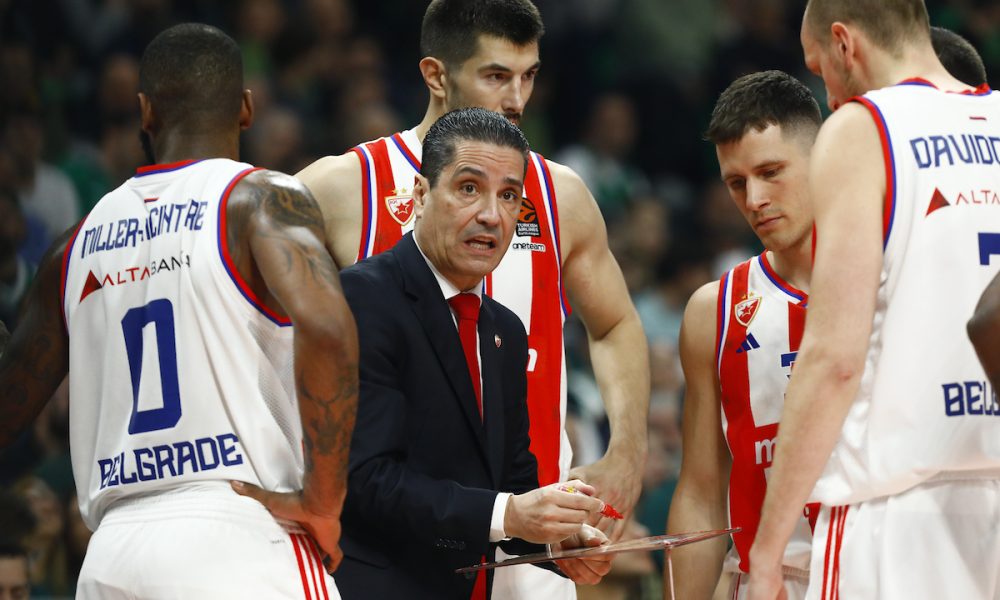 Janis Sferopulos sa košarkašima Crvene zvezde (Foto: Starsport)
