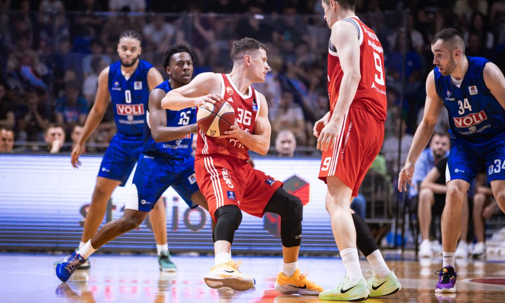 Momenat sa utakmice Budućnost - Crvena zvezda (Foto: ABA liga/Budućnost Voli/Filip Roganović)