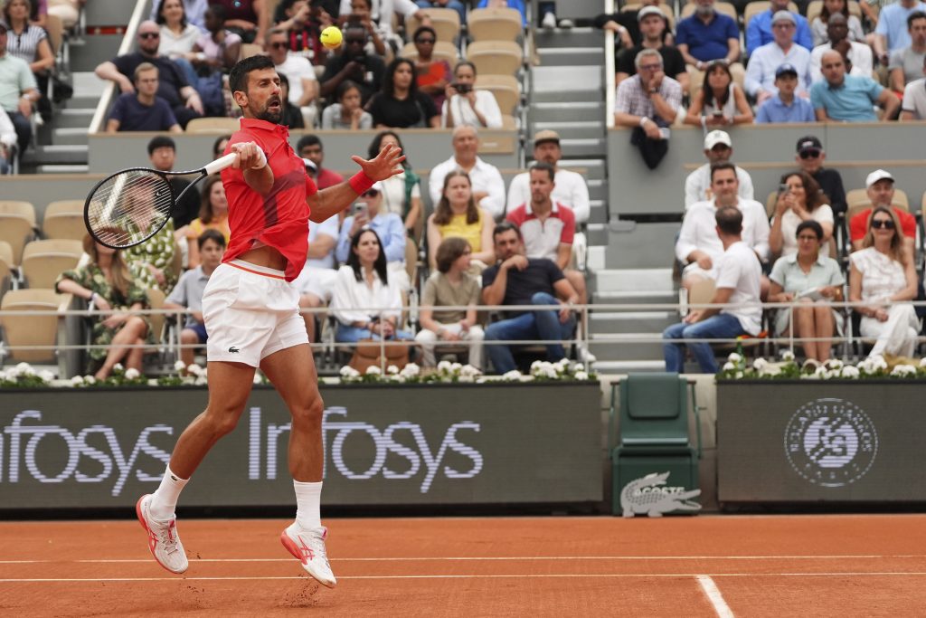 Novak žurio da gleda finale LŠ, stigao je da vidi bar dodelu pehara