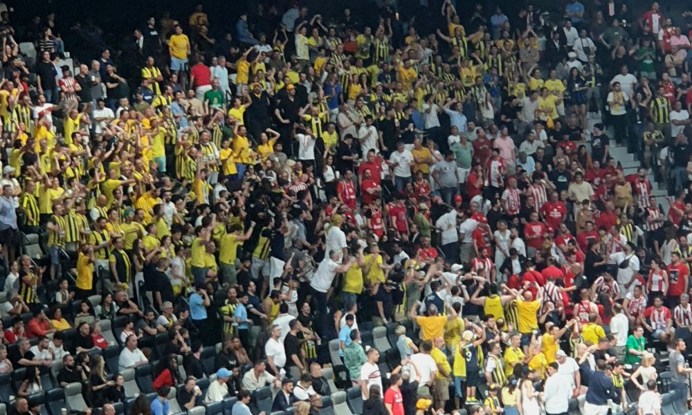 Sukub turskih i grčkih navijača u Abu Dabiju (Foto: MaxBet)