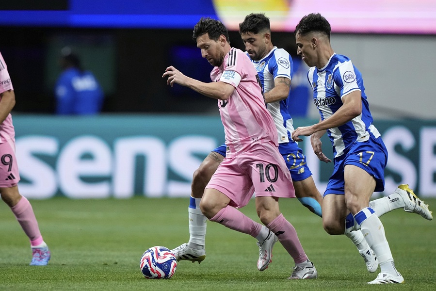 Ima još magije u Mesijevoj levici! Argentinac majstorijom iz slobodnjaka srušio Porto