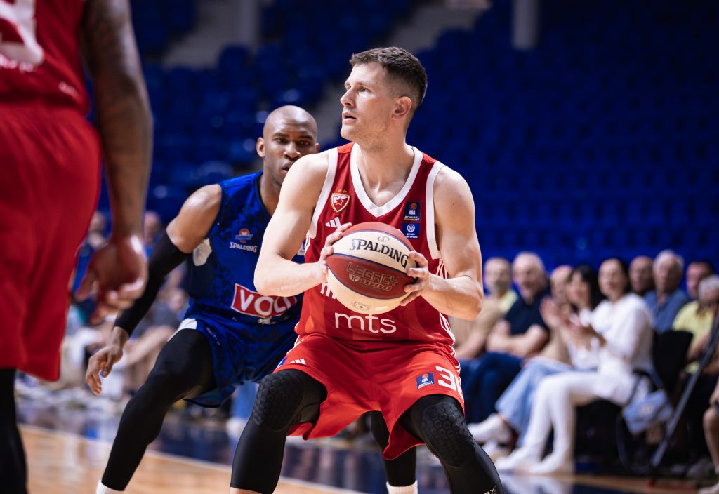 Ništa od „večitog derbija“ u finalu! Mekinli Rajt trojkom karijere zakazao borbu za trofej sa Partizanom