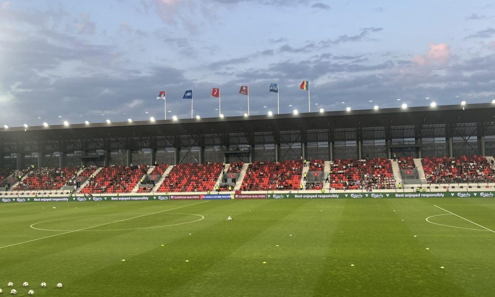 Stadion u Leskovcu sat vremena pred početak utakmice (Foto: Maxbet Sport)