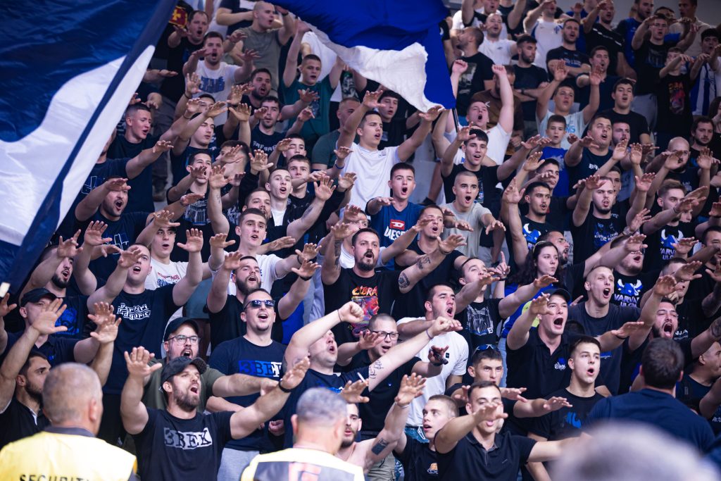 Drugi pišu: Košarkaši Zvezde morali peške od hotela do „Morače“