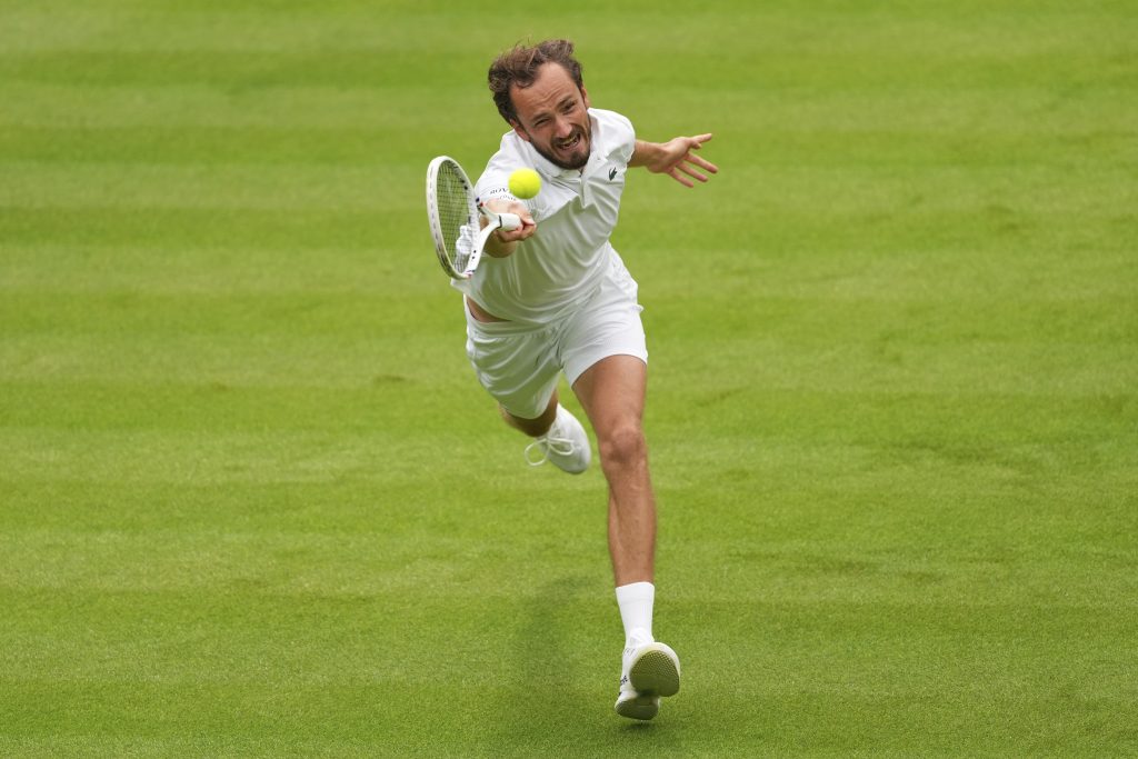 Vimbldon počeo senzacijama!