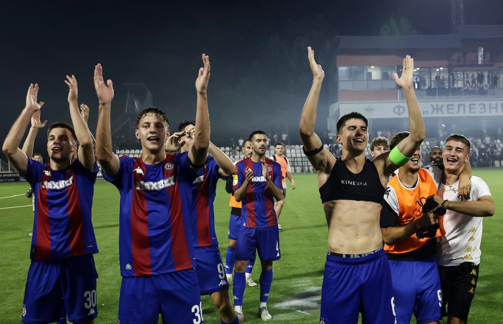 Partizanovi fudbaleri zajedničkom fotografijom pozivaju „grobare“ na doček (FOTO)