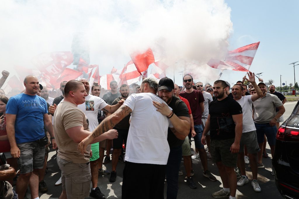 „Delije“ izdale saopštenje: Nismo navijači koji trče za imenima, ali ovo je lekcija zvezdaštva! (VIDEO)