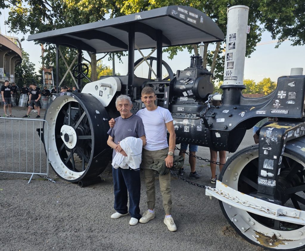Ljubav prema klubu ne može da prestane! Deka Mićo posle 40 godina došao u Humsku: Kad sam video kako se deca bore, morao sam!