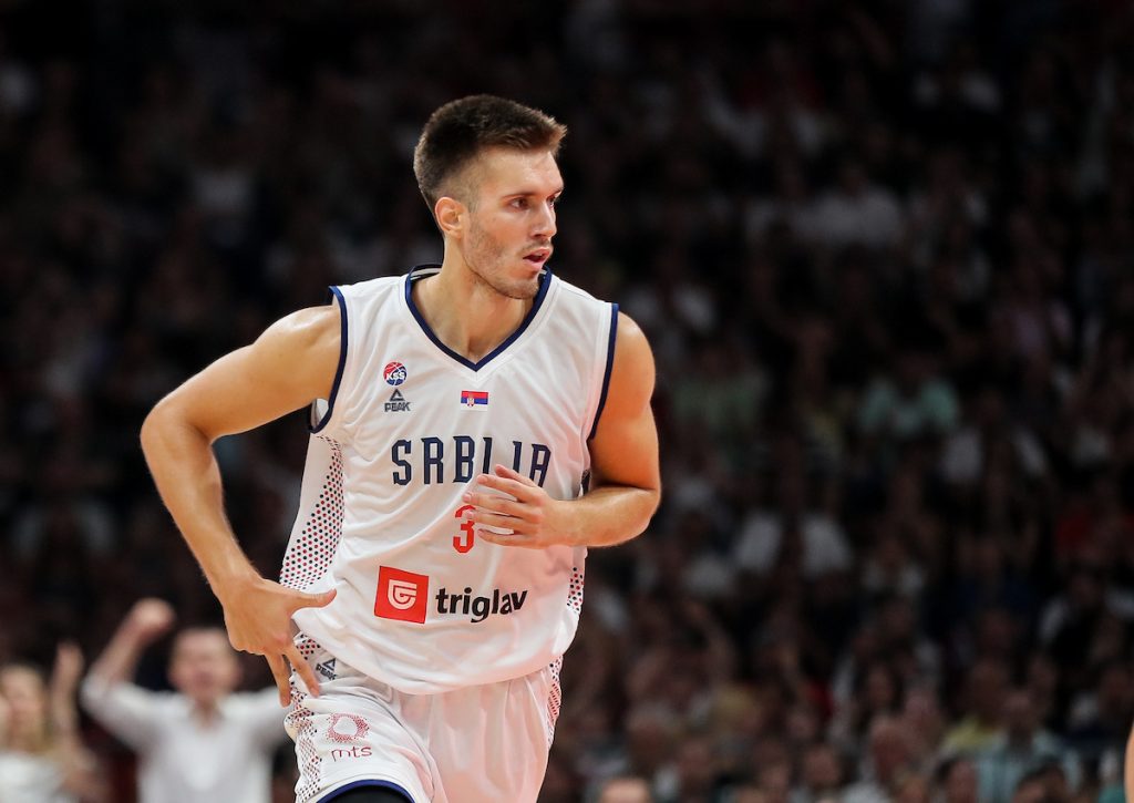 Neželjen početak: Petrušev naseo na provokaciju, udario je rivala i dobio isključenje! (VIDEO)